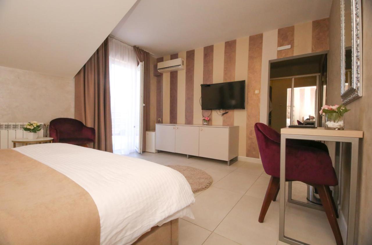 Hotel Bajadera Lux Belgrad Zewnętrze zdjęcie