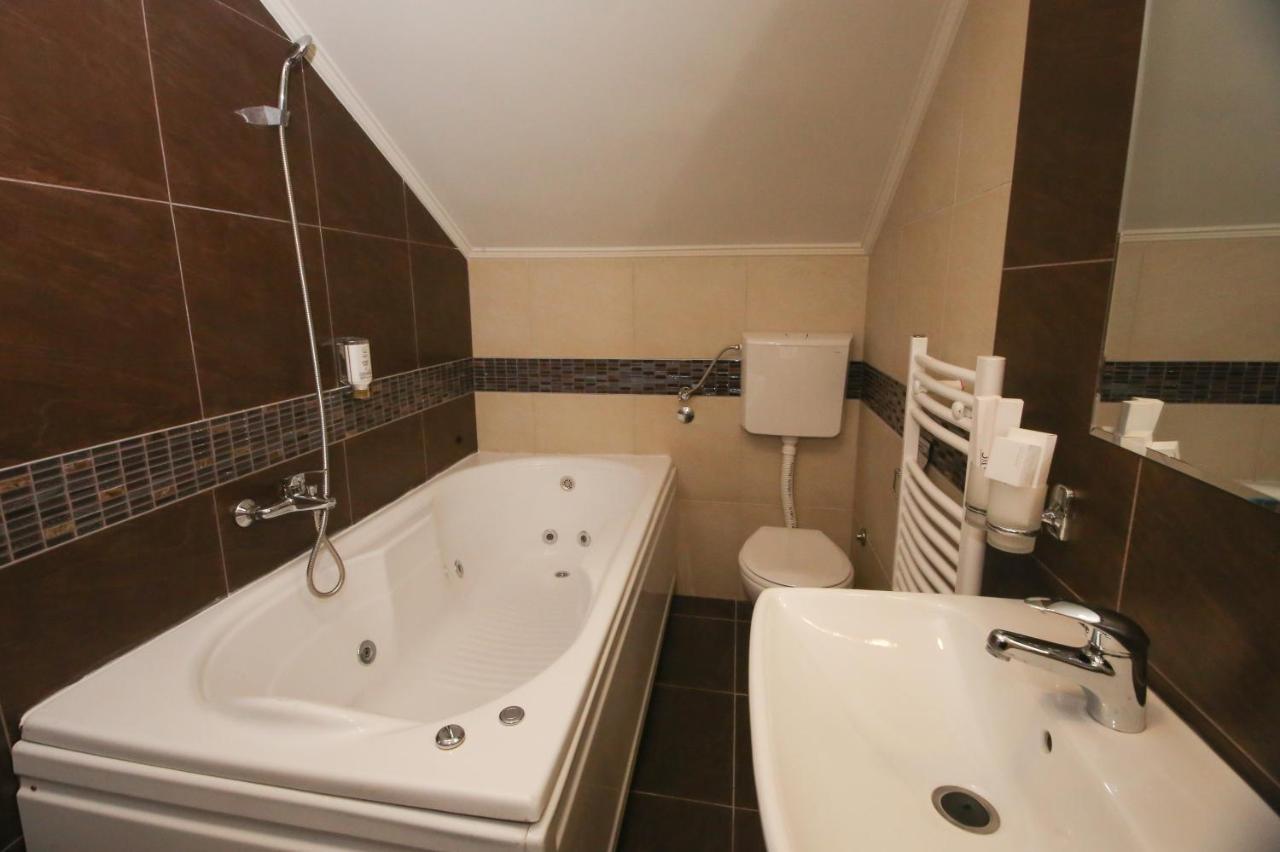 Hotel Bajadera Lux Belgrad Zewnętrze zdjęcie